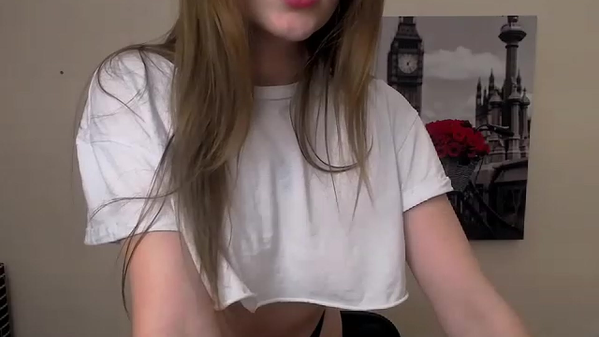 Gallery image thumbnail from EmilyFant_'s myfreecams stream on, 11/20/2022, 24:57 image 4 of 20