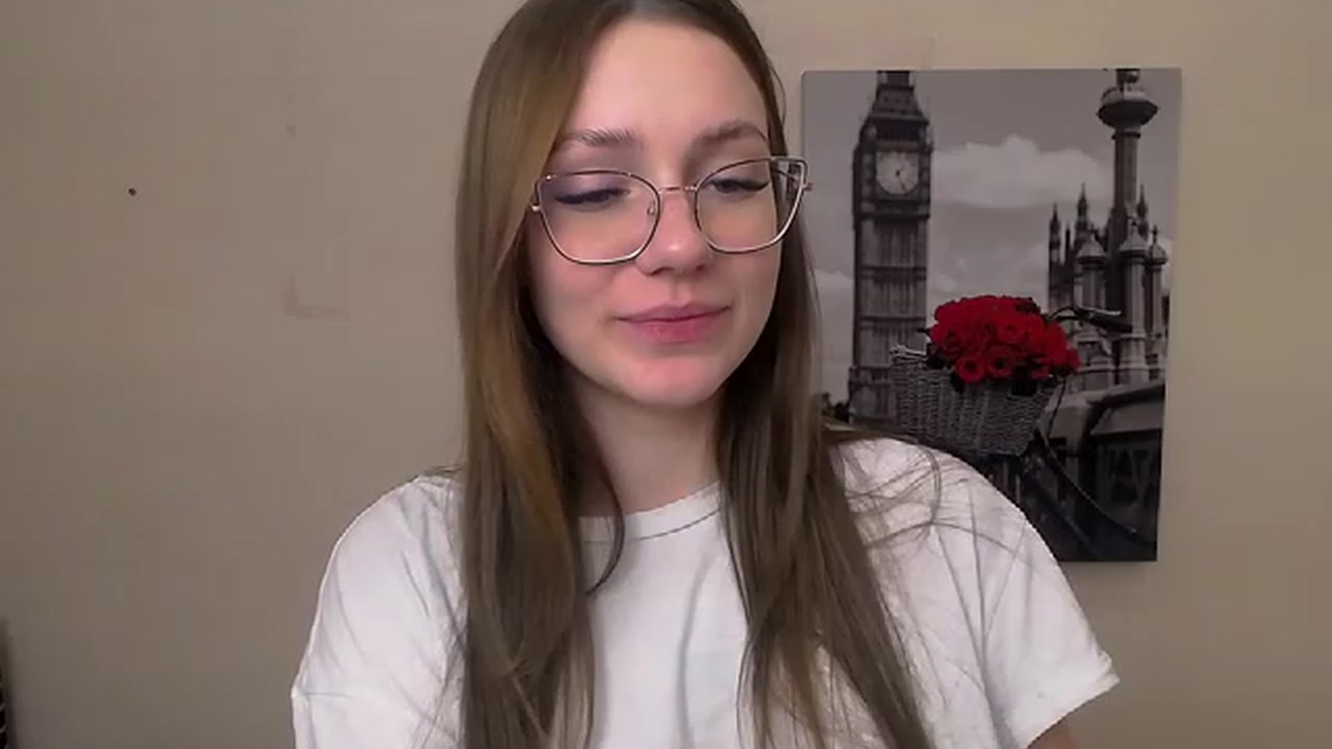 Gallery image thumbnail from EmilyFant_'s myfreecams stream on, 11/20/2022, 01:42 image 7 of 20