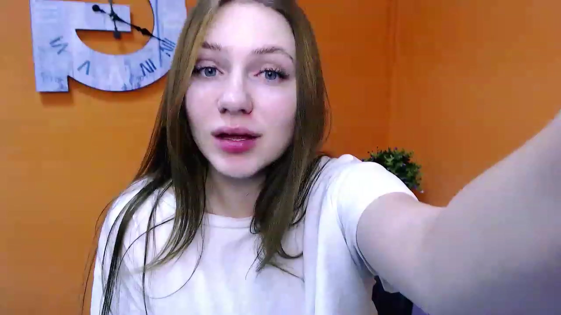 Gallery image thumbnail from EmilyFant_'s myfreecams stream on, 11/25/2022, 24:06 image 12 of 20
