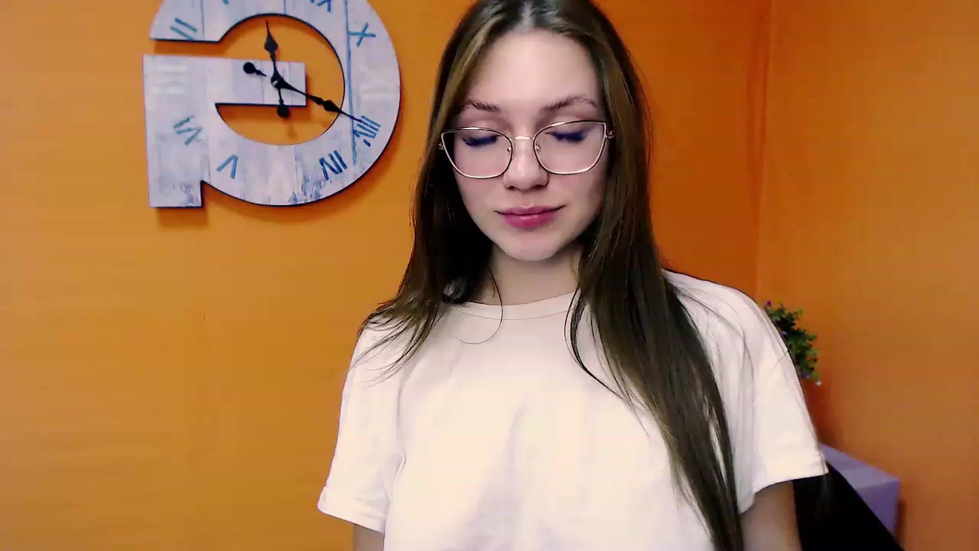 Gallery image thumbnail from EmilyFant_'s myfreecams stream on, 11/25/2022, 02:03 image 15 of 20