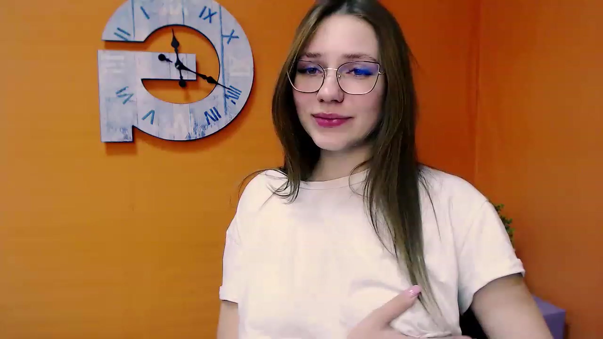 Gallery image thumbnail from EmilyFant_'s myfreecams stream on, 11/25/2022, 02:03 image 2 of 20