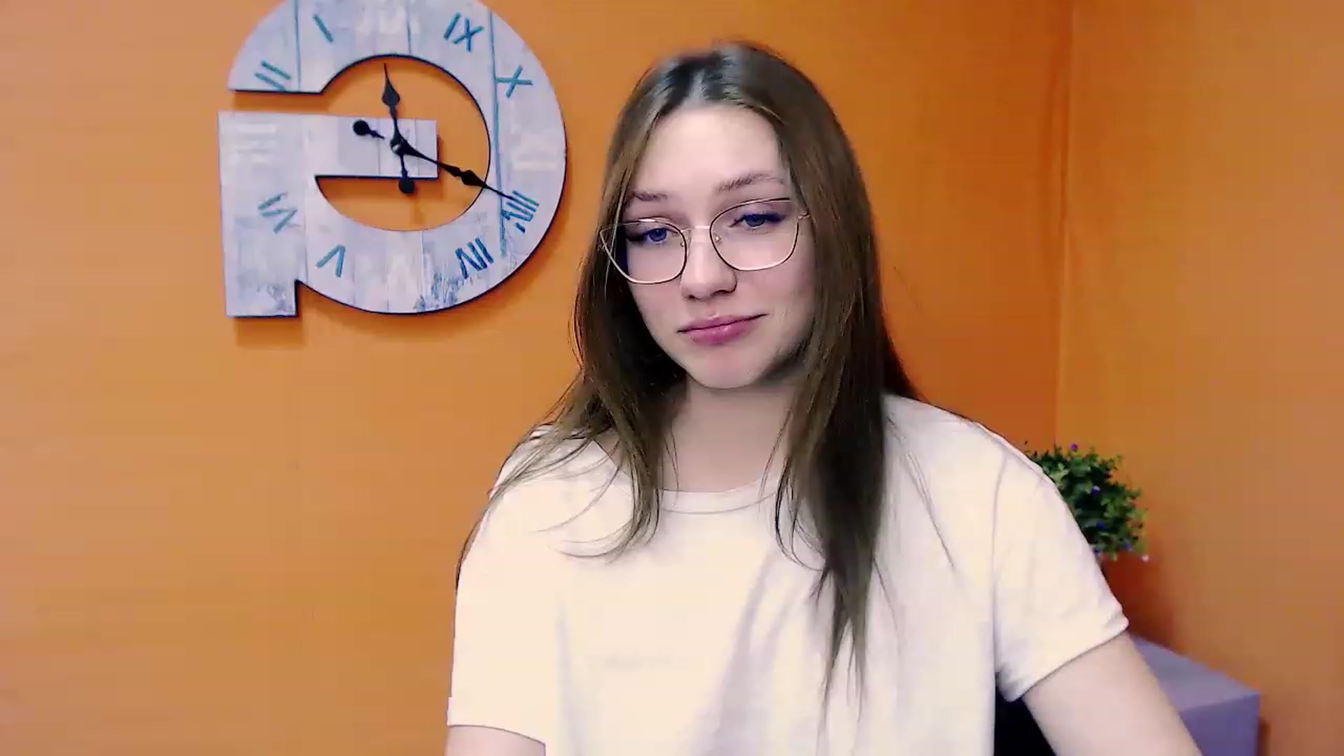 Gallery image thumbnail from EmilyFant_'s myfreecams stream on, 11/25/2022, 02:03 image 1 of 20