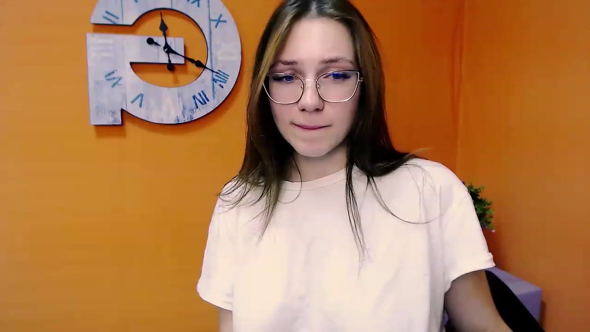 Gallery image thumbnail from EmilyFant_'s myfreecams stream on, 11/25/2022, 02:03 image 14 of 20