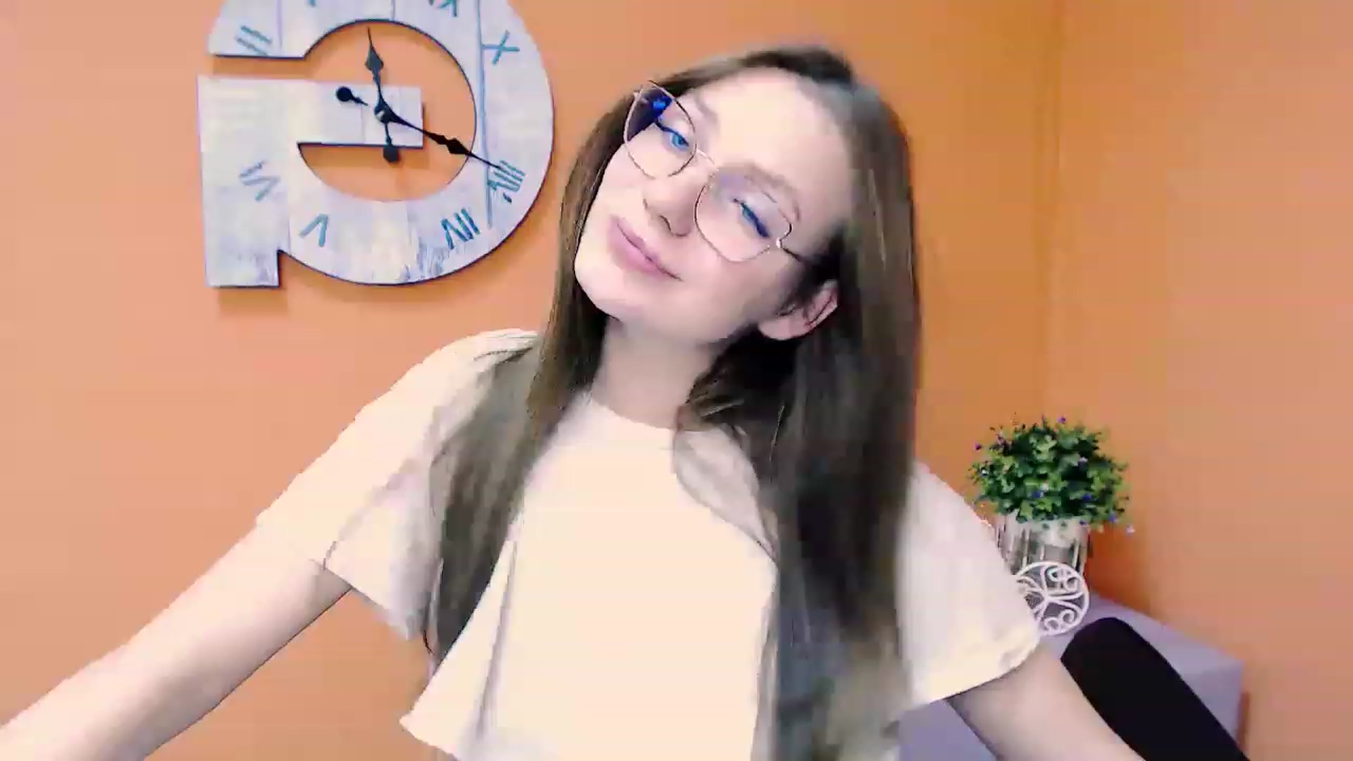 Gallery image thumbnail from EmilyFant_'s myfreecams stream on, 11/25/2022, 02:03 image 16 of 20