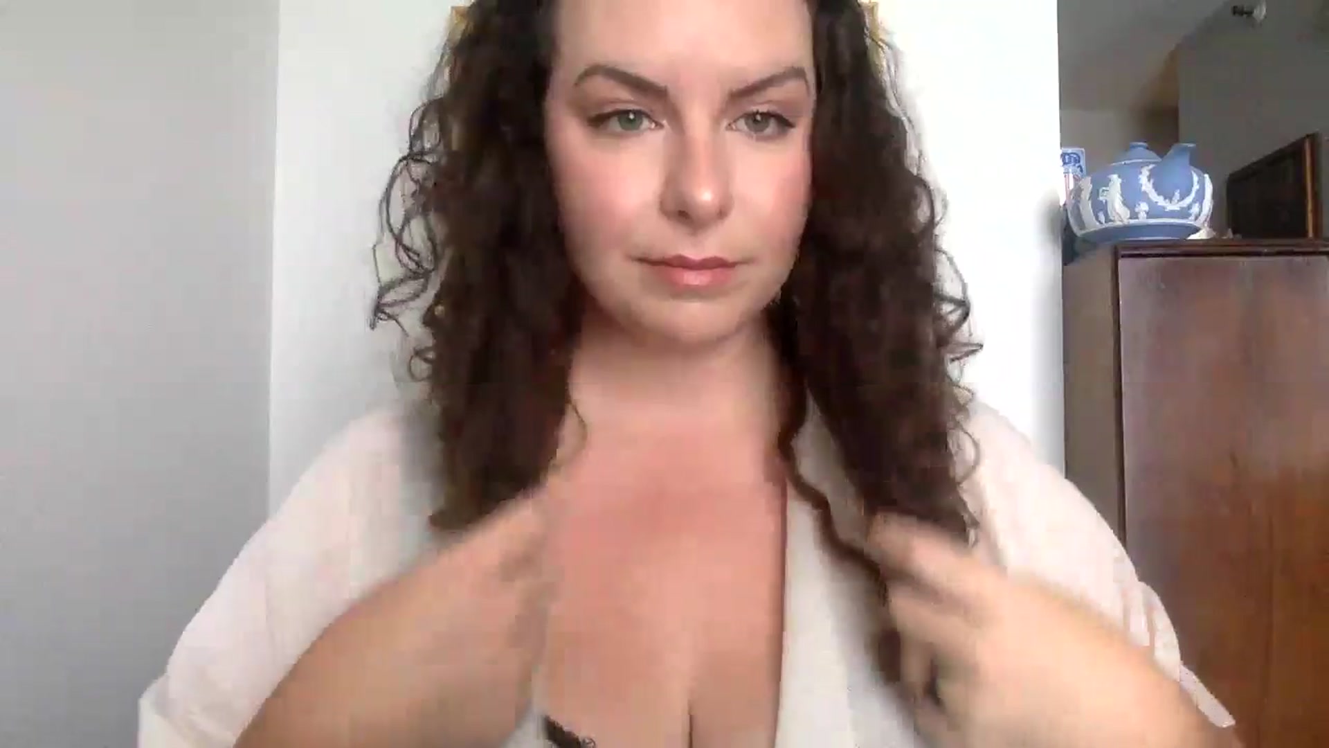 Gallery image thumbnail from EmilyHart's myfreecams stream on, 10/04/2024, 15:05 image 9 of 20