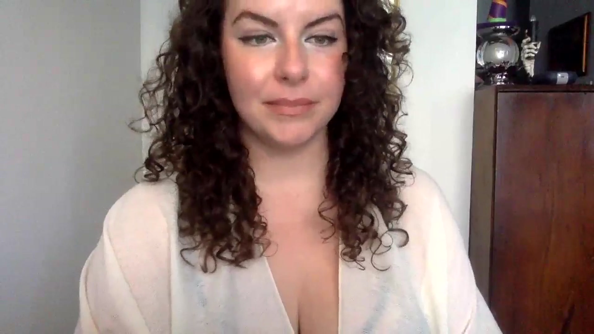 Gallery image thumbnail from EmilyHart's myfreecams stream on, 10/22/2024, 19:32 image 4 of 20