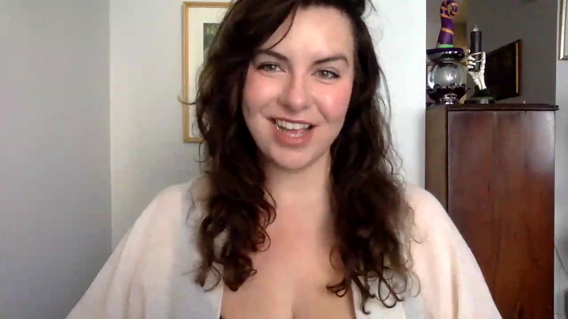 Gallery image thumbnail from EmilyHart's myfreecams stream on, 10/28/2024, 17:33 image 19 of 20