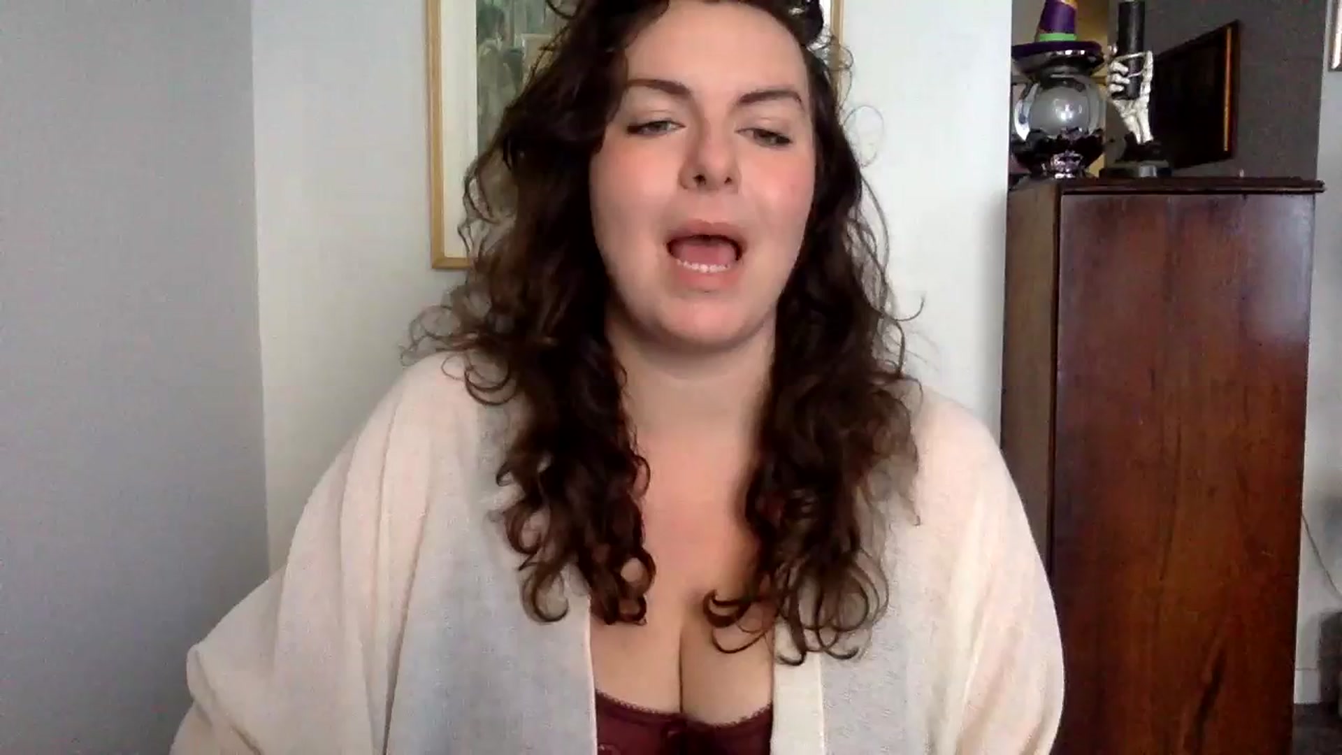 Gallery image thumbnail from EmilyHart's myfreecams stream on, 10/28/2024, 18:35 image 13 of 20
