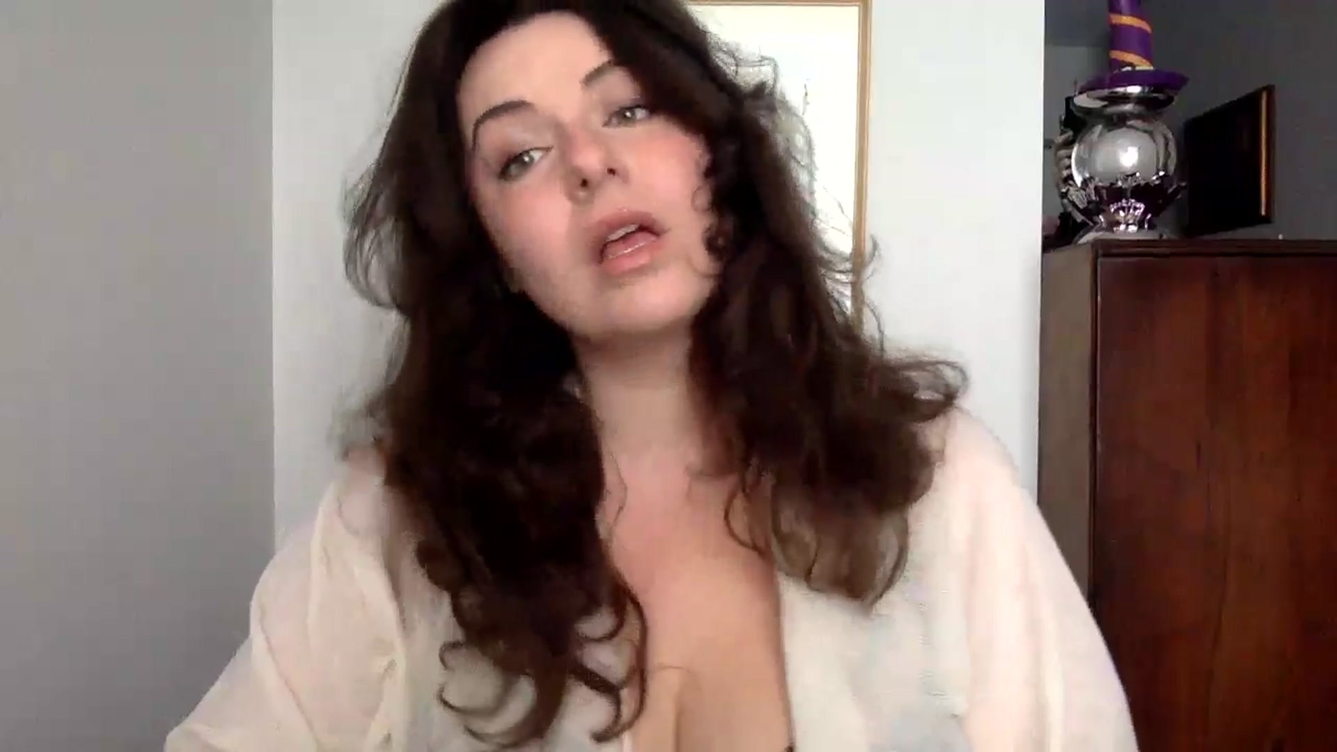Gallery image thumbnail from EmilyHart's myfreecams stream on, 10/30/2024, 15:49 image 10 of 20