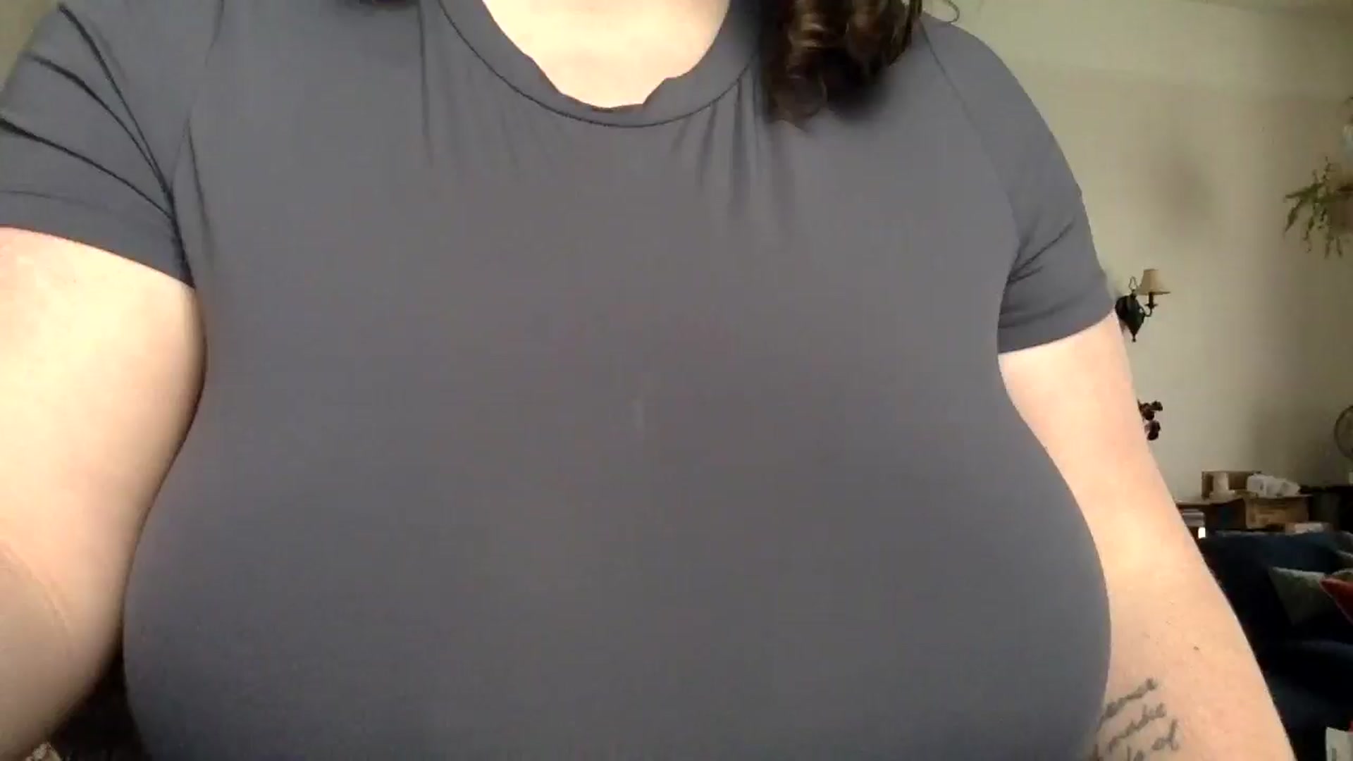 Gallery image thumbnail from EmilyHart's myfreecams stream on, 04/01/2026, 16:46 image 1 of 20
