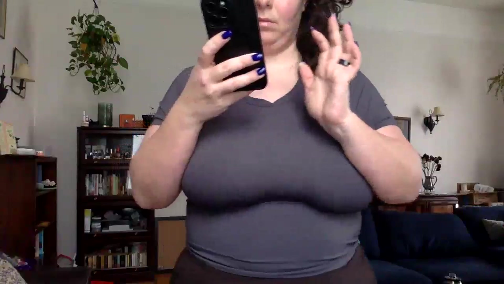 Gallery image thumbnail from EmilyHart's myfreecams stream on, 04/01/2026, 16:46 image 5 of 20