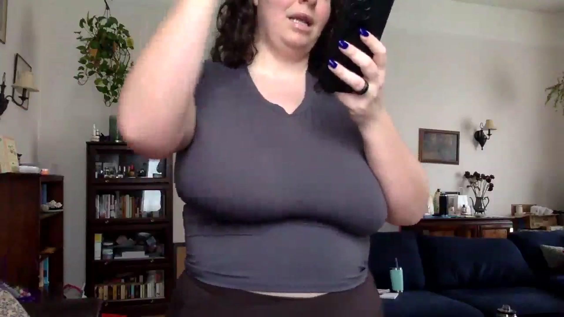 Gallery image thumbnail from EmilyHart's myfreecams stream on, 04/01/2026, 16:46 image 12 of 20