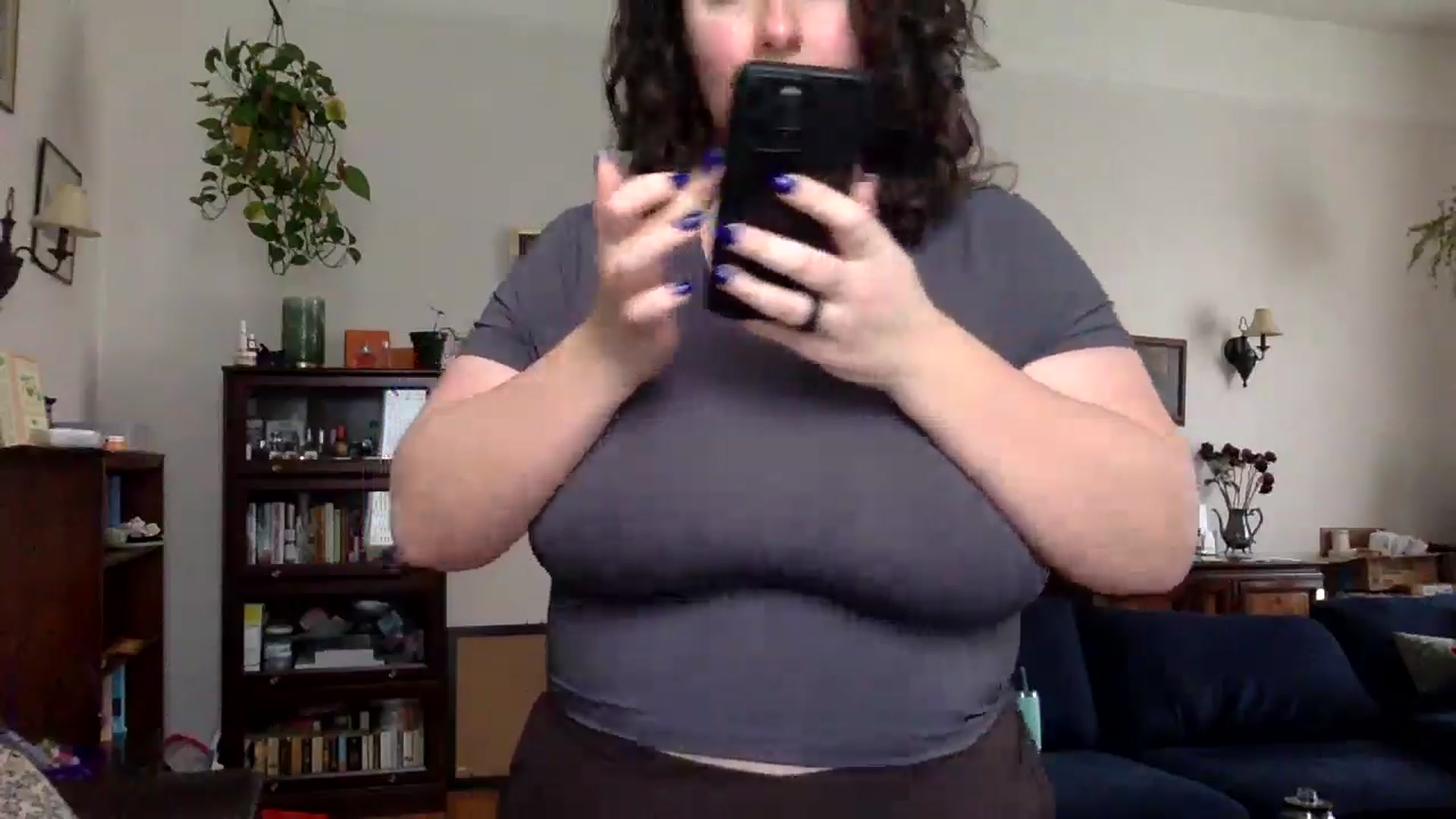 Gallery image thumbnail from EmilyHart's myfreecams stream on, 04/01/2026, 16:46 image 13 of 20