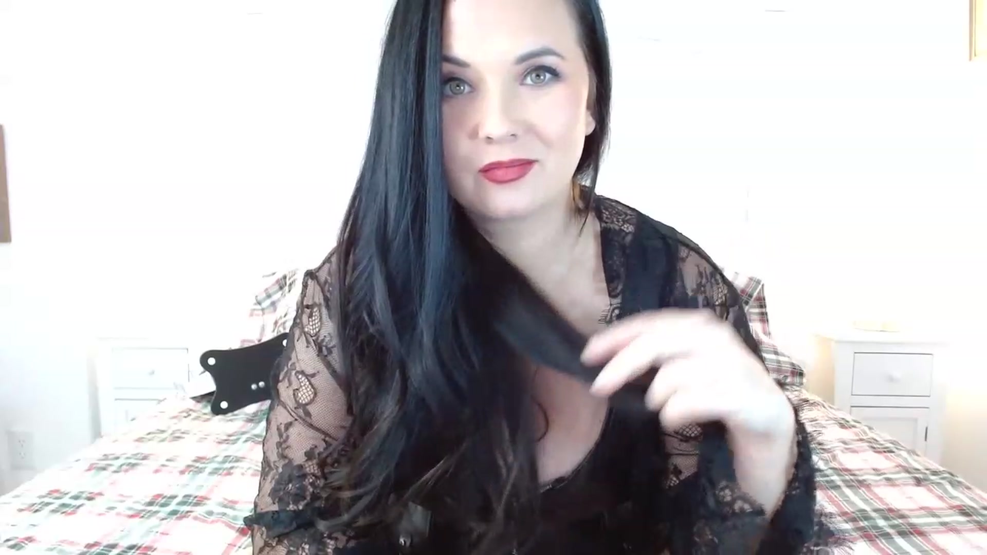 Gallery image thumbnail from EmilyIvy's myfreecams stream on, 11/21/2022, 03:49 image 17 of 20