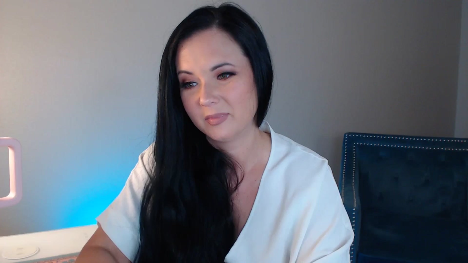 Gallery image thumbnail from EmilyIvy's myfreecams stream on, 05/08/2025, 02:58 image 6 of 20