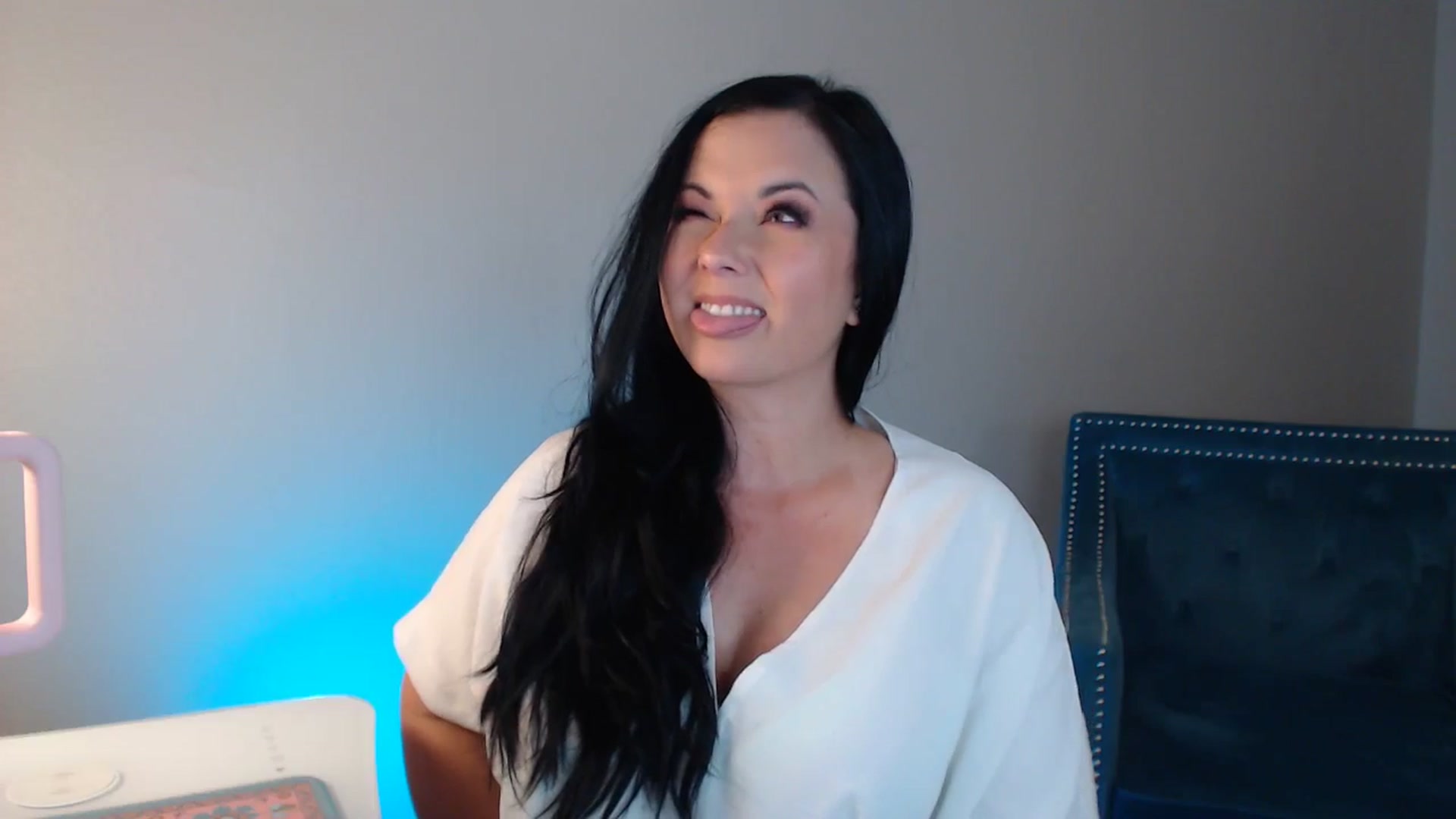 Gallery image thumbnail from EmilyIvy's myfreecams stream on, 05/08/2025, 02:58 image 13 of 20