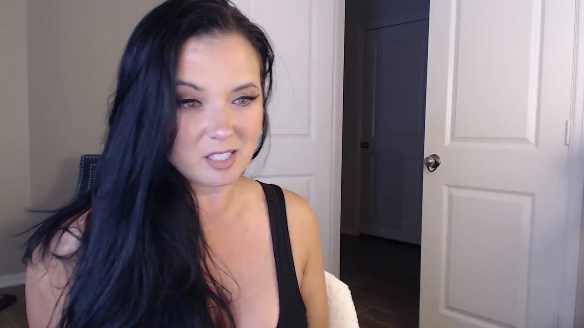 Gallery image thumbnail from EmilyIvy's myfreecams stream on, 05/30/2025, 04:01 image 8 of 20
