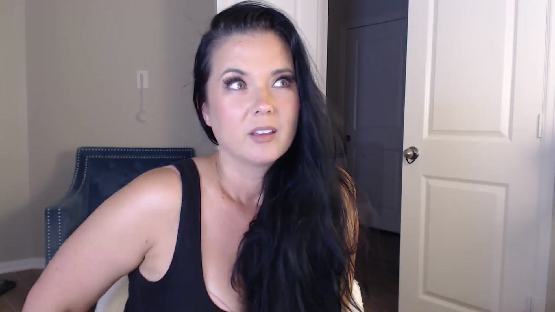 Gallery image thumbnail from EmilyIvy's myfreecams stream on, 05/30/2025, 04:01 image 6 of 20