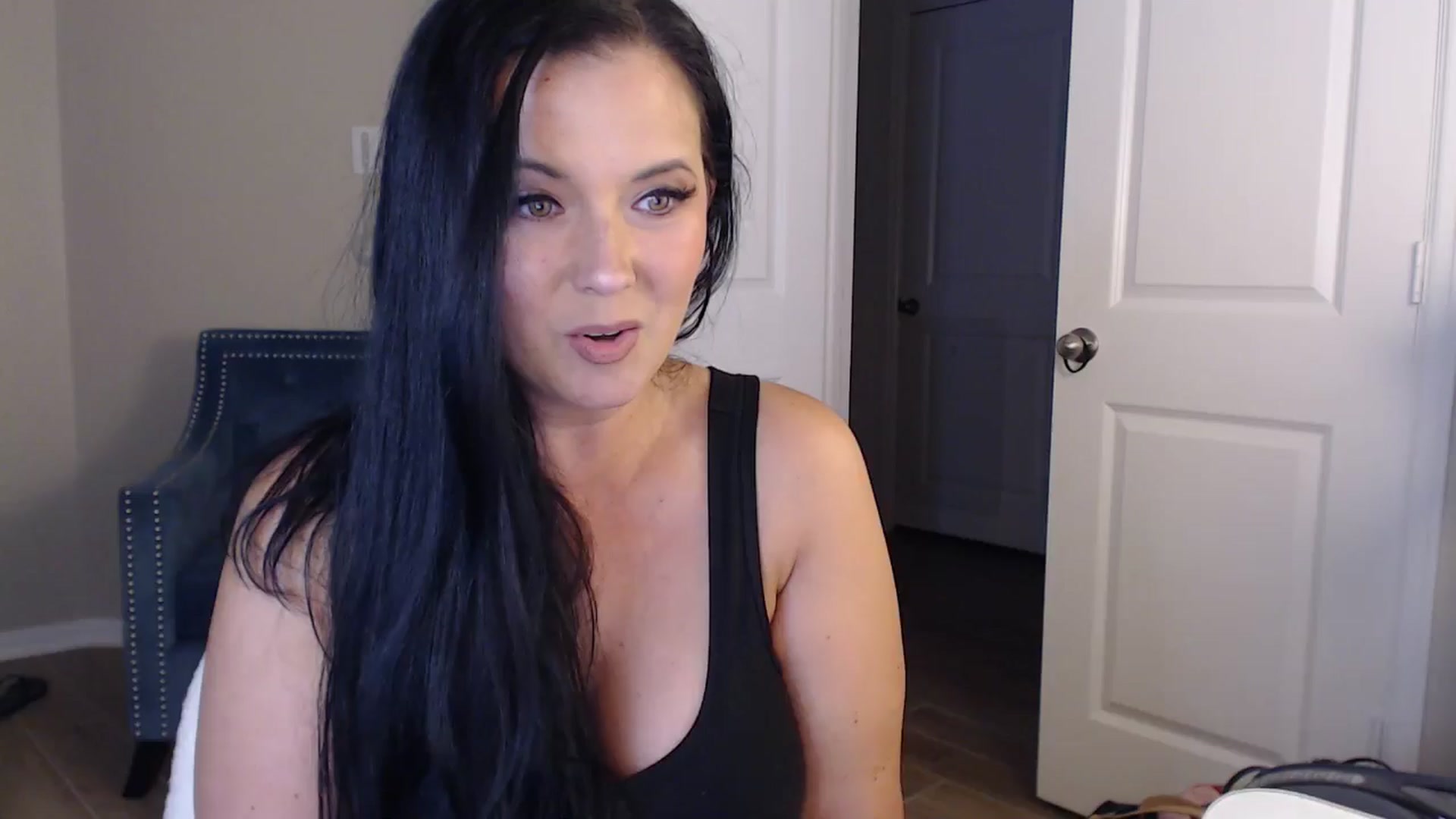 Gallery image thumbnail from EmilyIvy's myfreecams stream on, 05/30/2025, 04:01 image 12 of 20