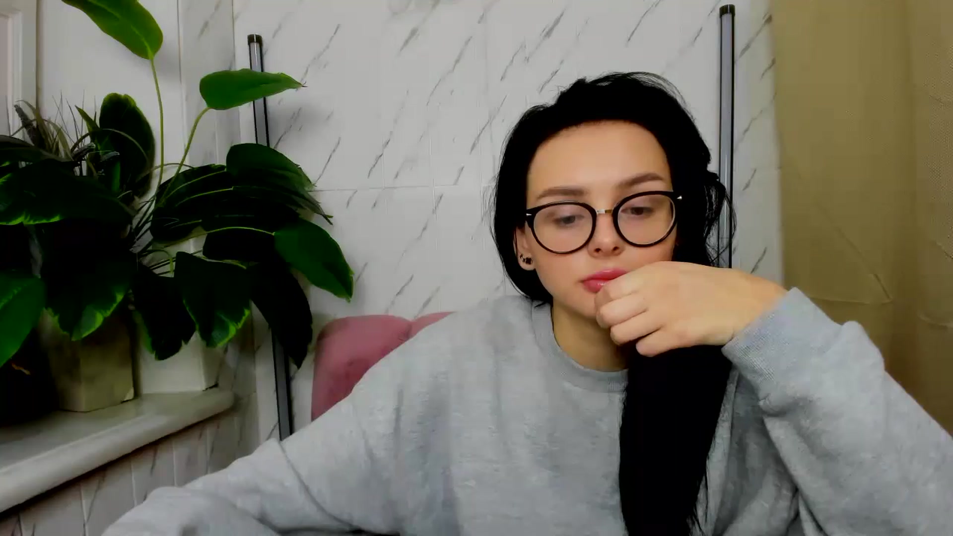 Gallery image thumbnail from EmilyJones's myfreecams stream on, 11/26/2024, 10:52 image 18 of 20