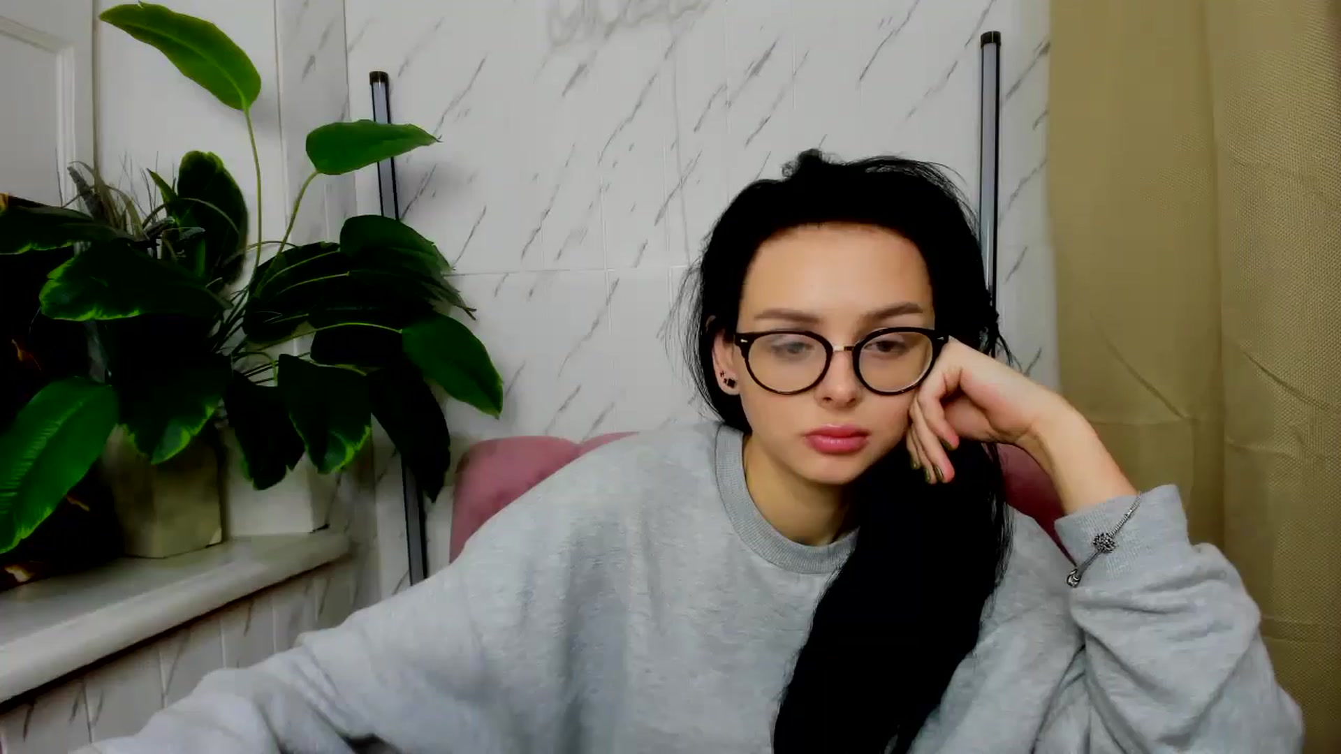 Gallery image thumbnail from EmilyJones's myfreecams stream on, 11/26/2024, 11:45 image 15 of 20