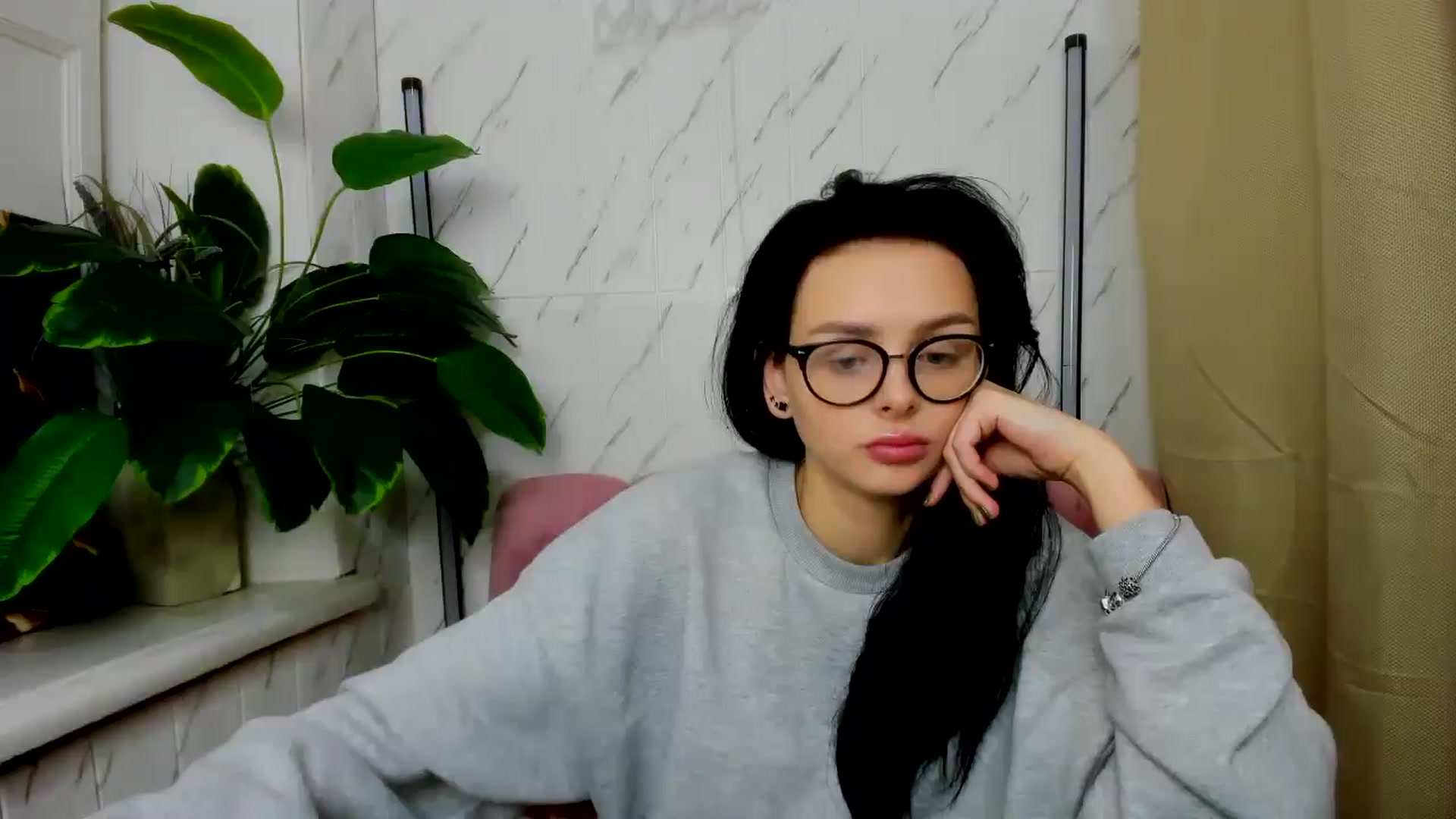 Gallery image thumbnail from EmilyJones's myfreecams stream on, 11/26/2024, 11:45 image 17 of 20