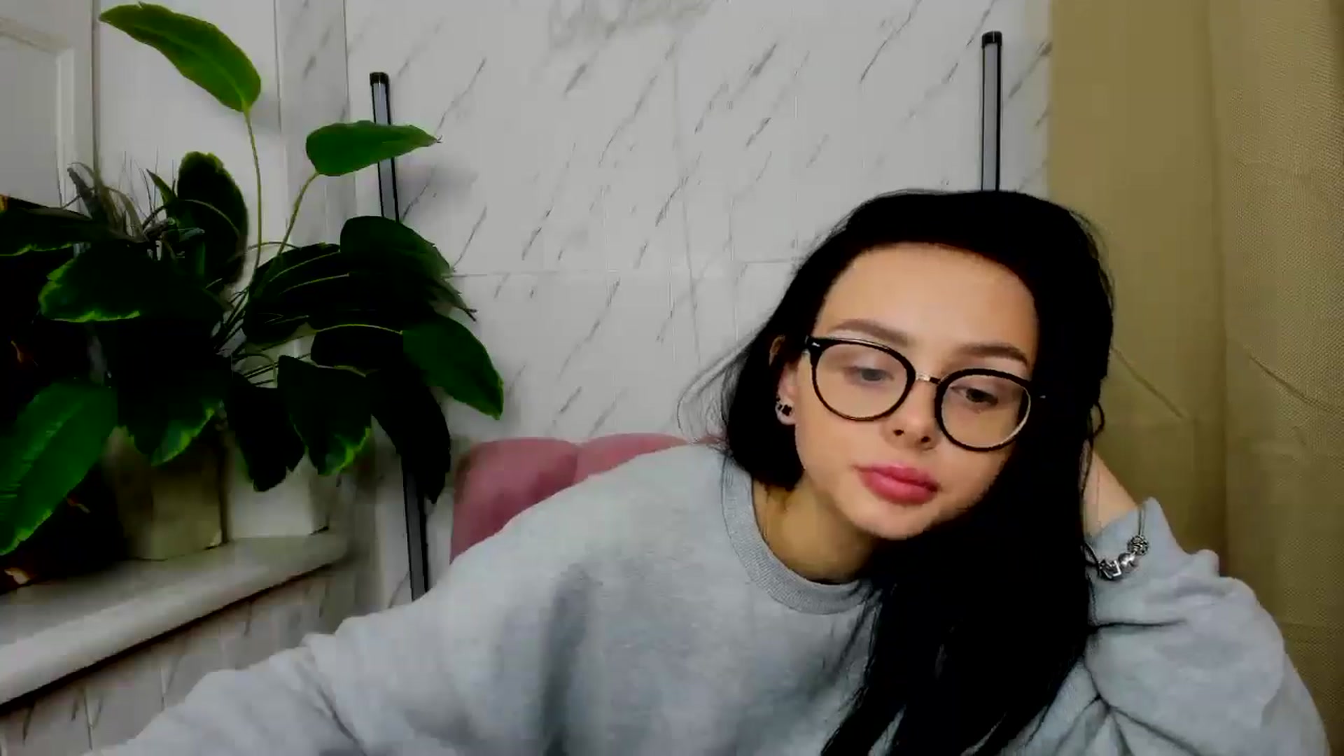 Gallery image thumbnail from EmilyJones's myfreecams stream on, 11/26/2024, 11:45 image 13 of 20