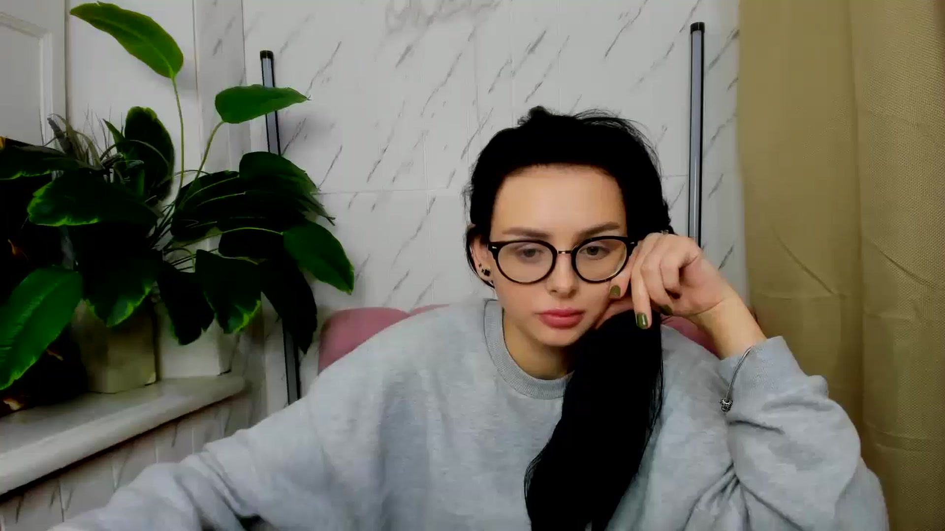 Gallery image thumbnail from EmilyJones's myfreecams stream on, 11/26/2024, 11:45 image 14 of 20