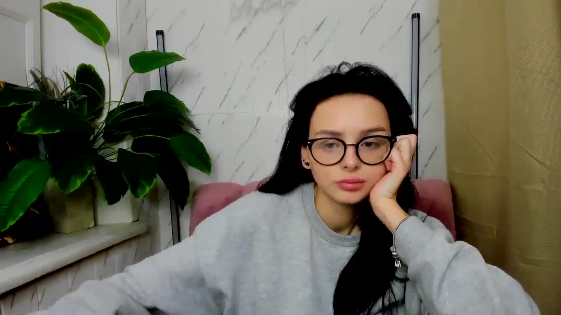 Gallery image thumbnail from EmilyJones's myfreecams stream on, 11/26/2024, 11:45 image 4 of 20