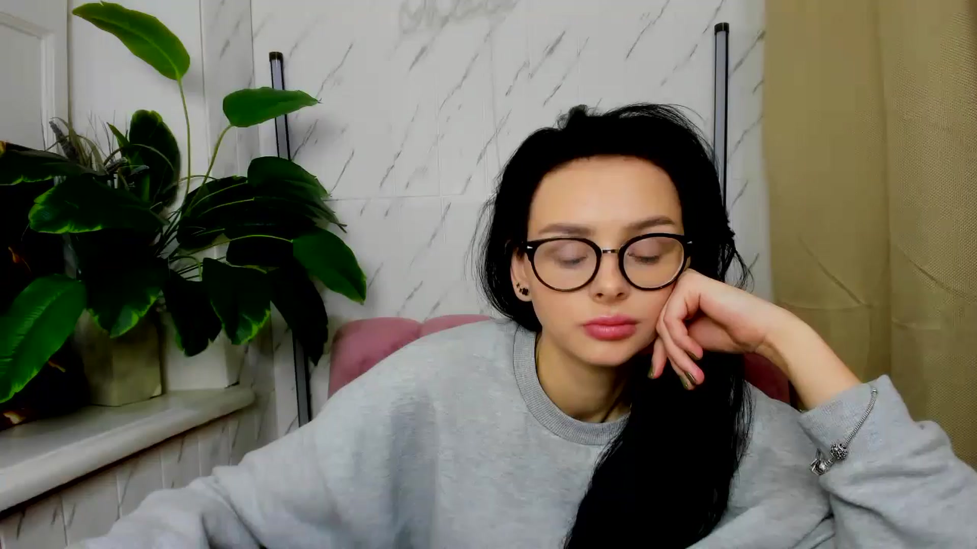 Gallery image thumbnail from EmilyJones's myfreecams stream on, 11/26/2024, 11:45 image 16 of 20