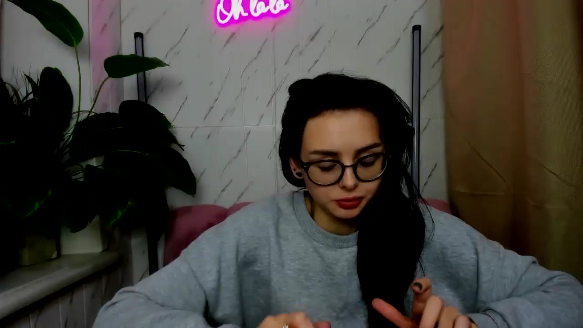 Gallery image thumbnail from EmilyJones's myfreecams stream on, 11/26/2024, 13:19 image 14 of 20