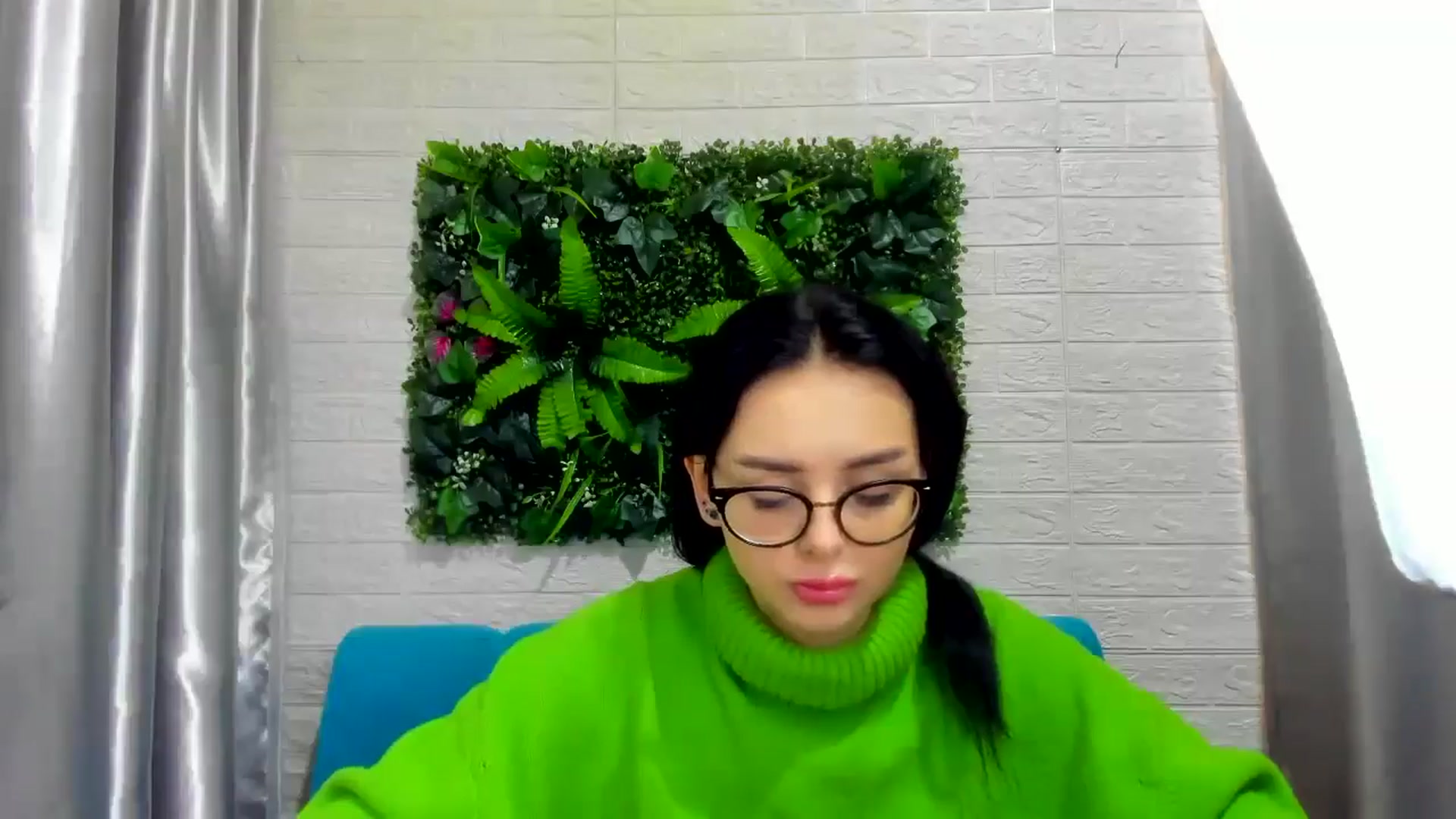 Gallery image thumbnail from EmilyJones's myfreecams stream on, 12/11/2024, 10:39 image 2 of 20