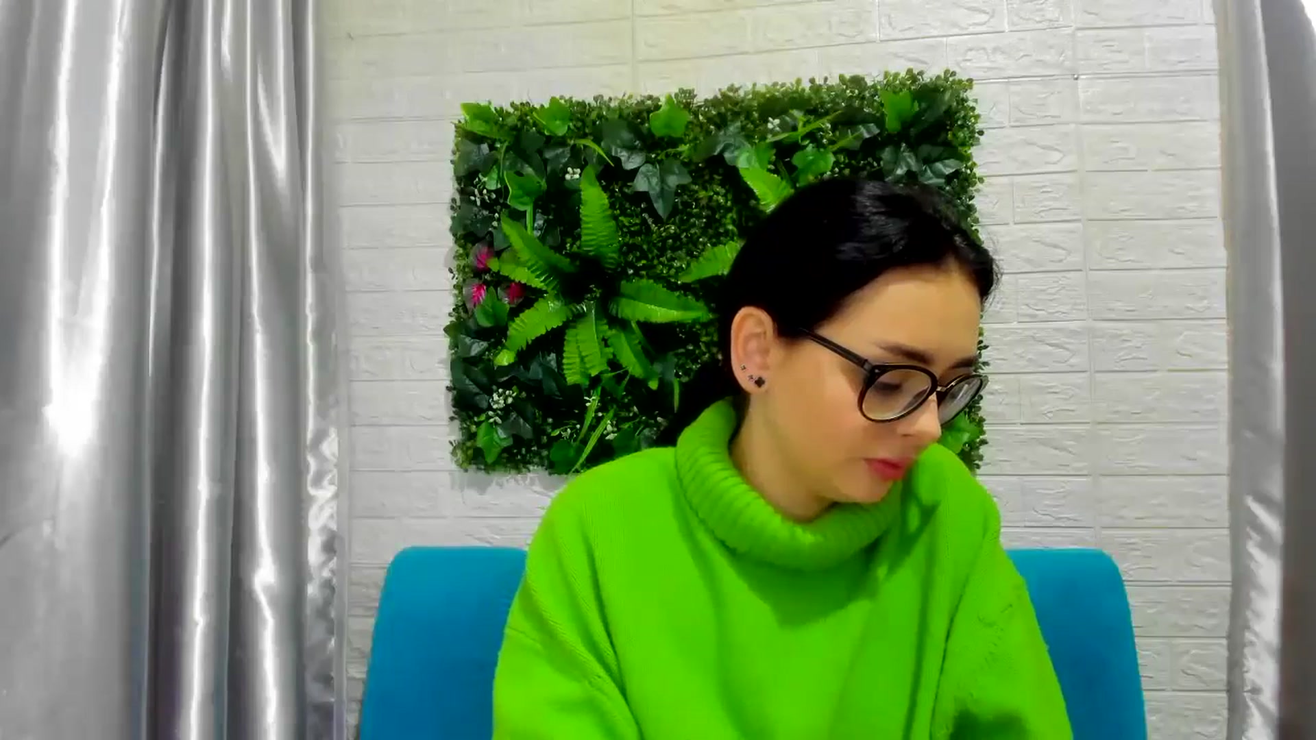 Gallery image thumbnail from EmilyJones's myfreecams stream on, 12/11/2024, 12:27 image 8 of 20