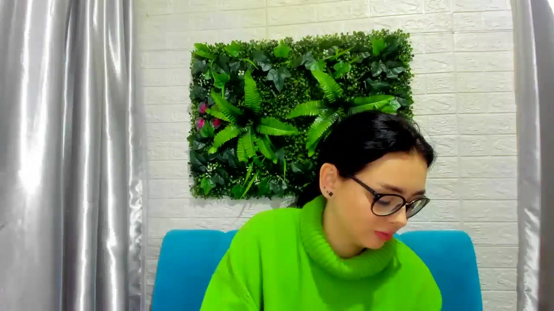 Gallery image thumbnail from EmilyJones's myfreecams stream on, 12/11/2024, 12:27 image 9 of 20