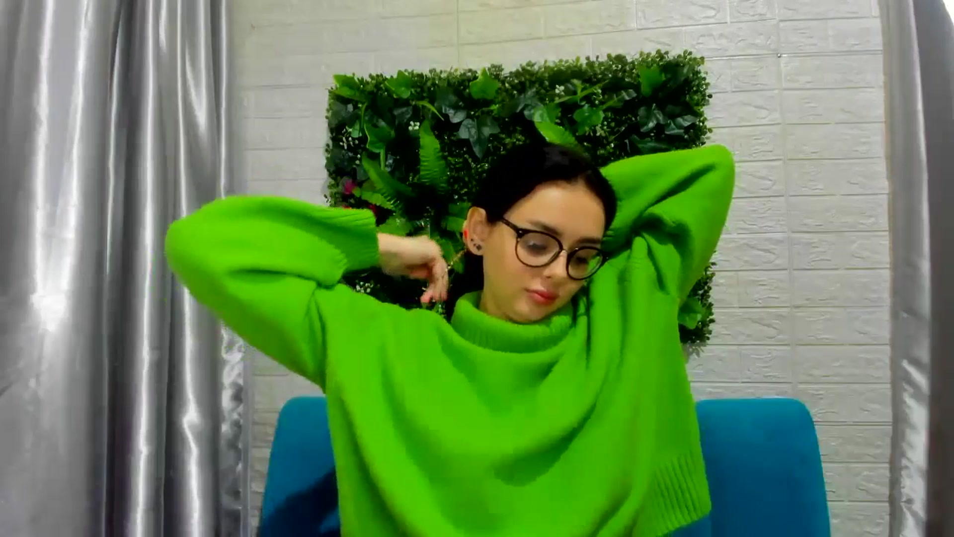 Gallery image thumbnail from EmilyJones's myfreecams stream on, 12/11/2024, 12:27 image 12 of 20