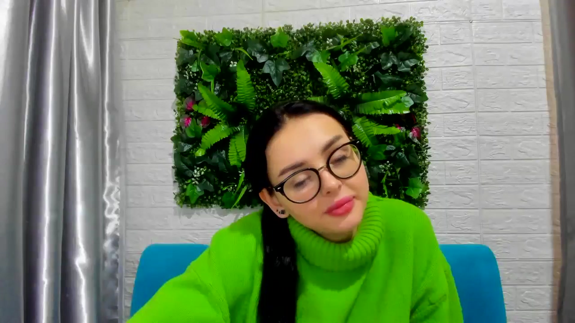 Gallery image thumbnail from EmilyJones's myfreecams stream on, 12/11/2024, 13:31 image 13 of 20