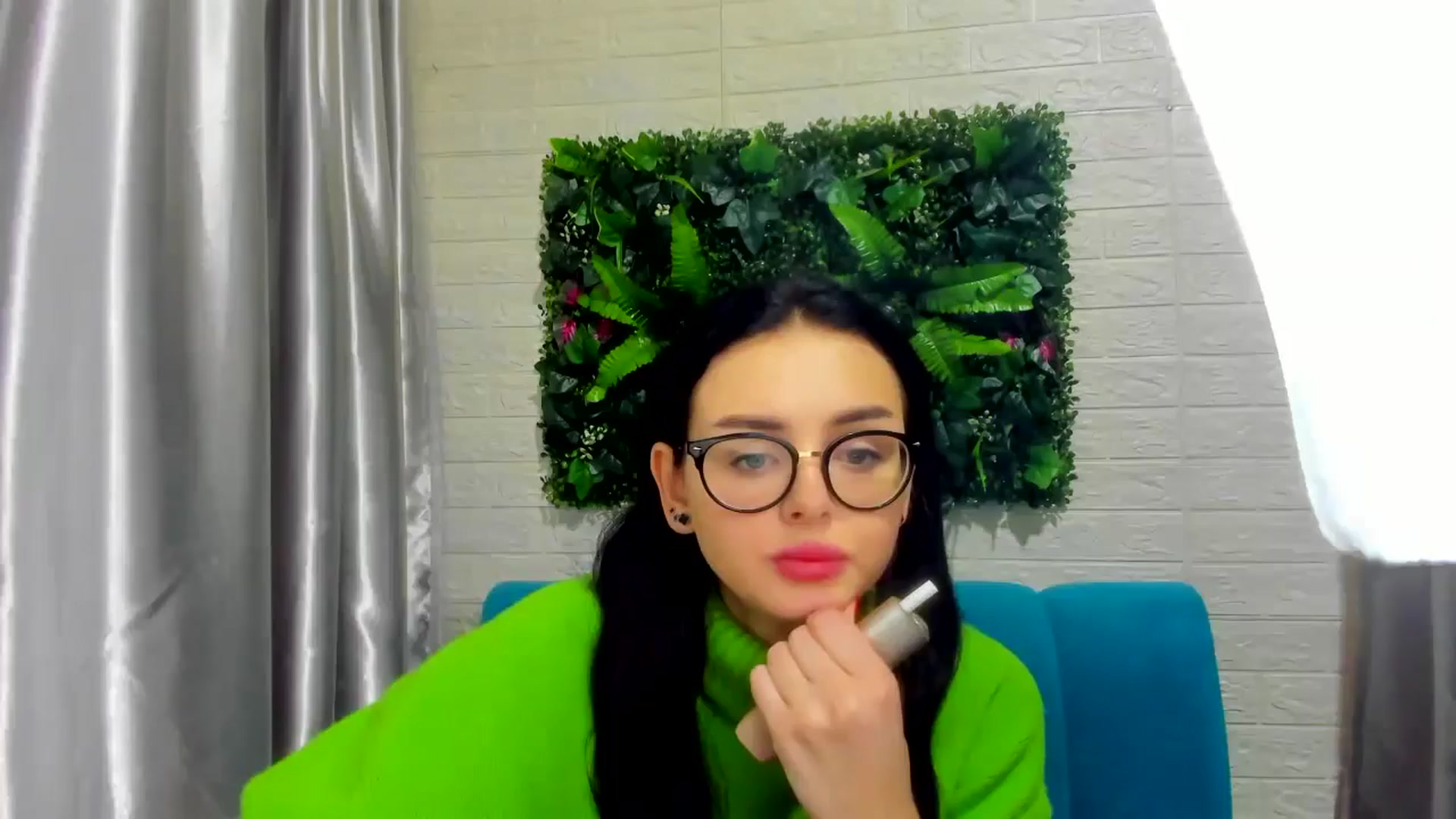 Gallery image thumbnail from EmilyJones's myfreecams stream on, 12/11/2024, 13:53 image 16 of 20