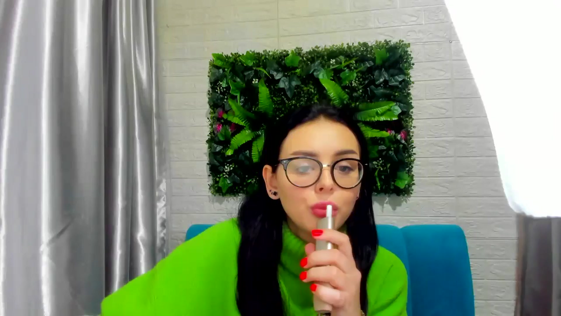 Gallery image thumbnail from EmilyJones's myfreecams stream on, 12/11/2024, 13:53 image 15 of 20