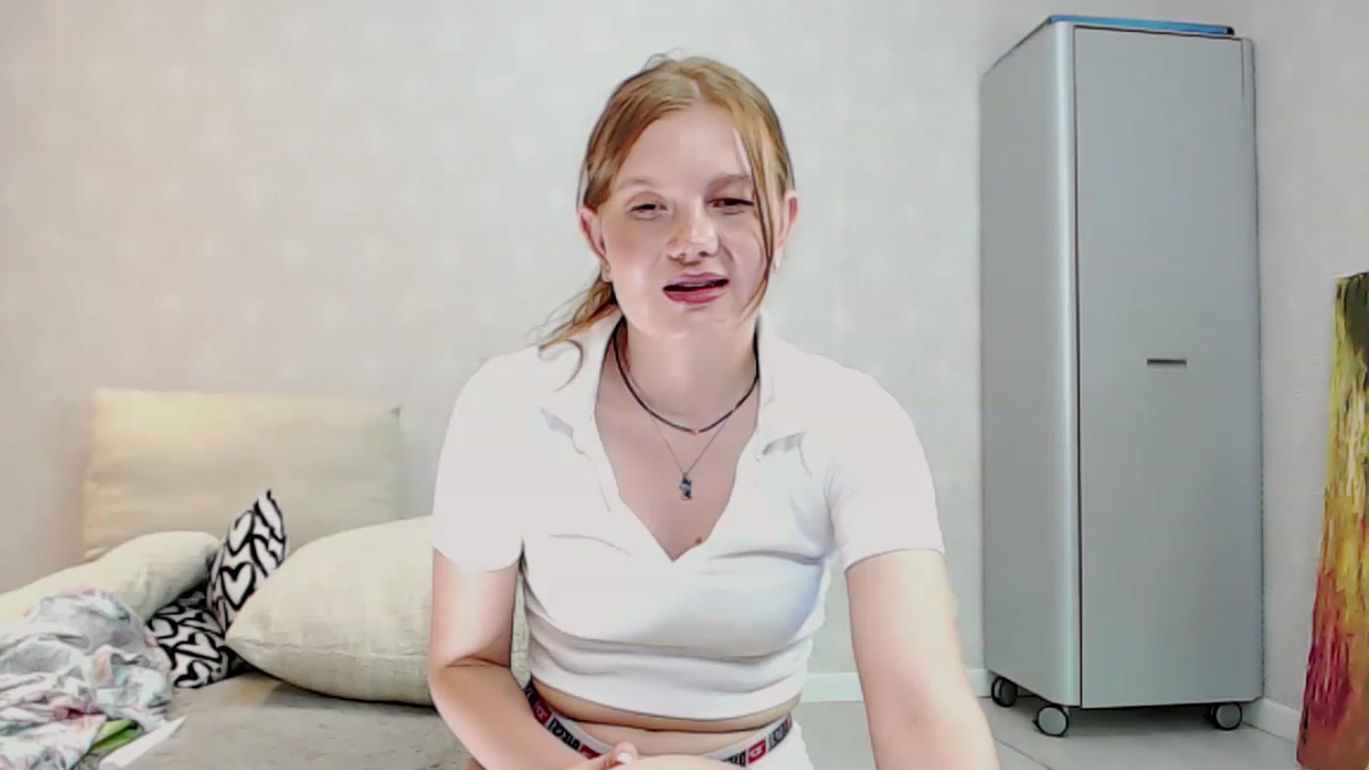 Gallery image thumbnail from EmilyKlar's myfreecams stream on, 07/03/2023, 11:08 image 3 of 20