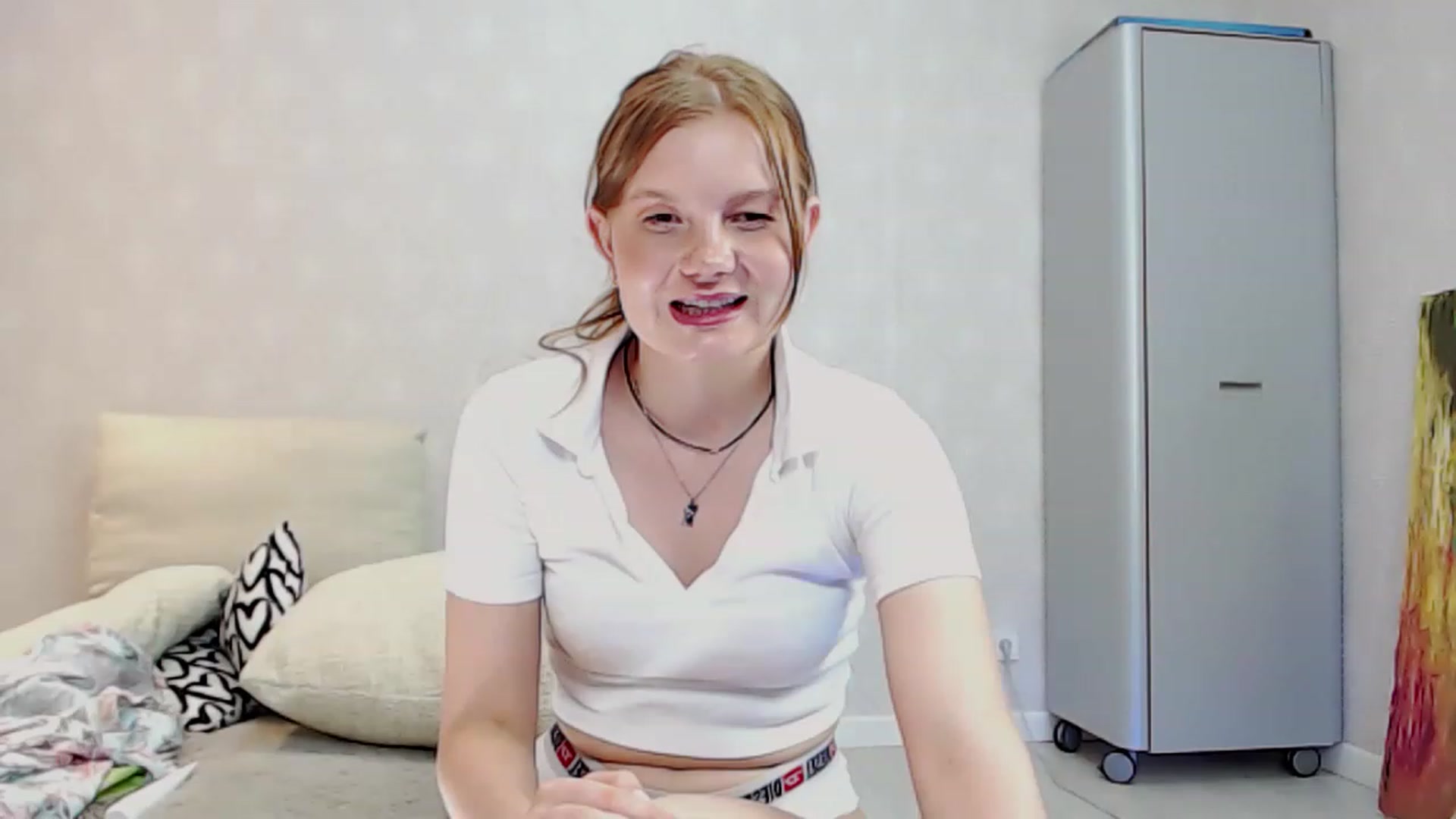Gallery image thumbnail from EmilyKlar's myfreecams stream on, 07/03/2023, 11:08 image 1 of 20