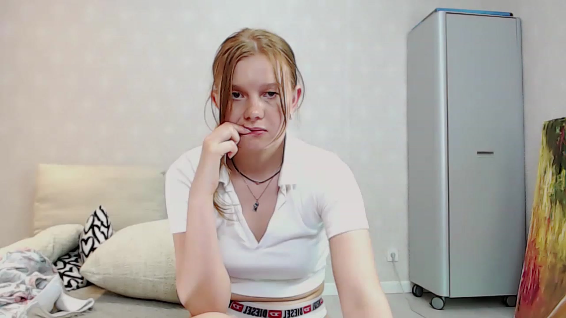 Gallery image thumbnail from EmilyKlar's myfreecams stream on, 07/03/2023, 11:08 image 19 of 20