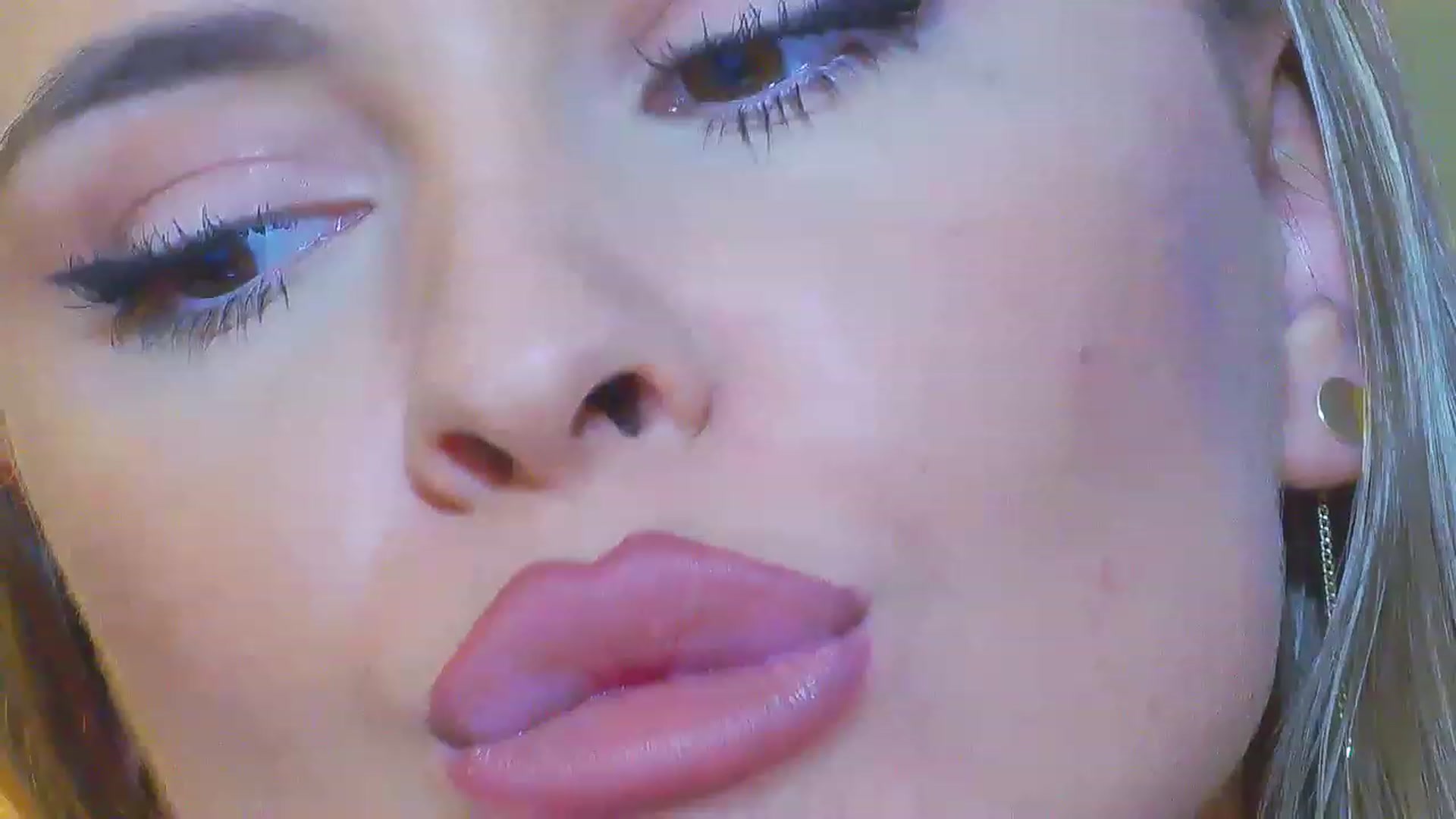 Gallery image thumbnail from EmilyLax's myfreecams stream on, 05/10/2023, 14:31 image 13 of 20