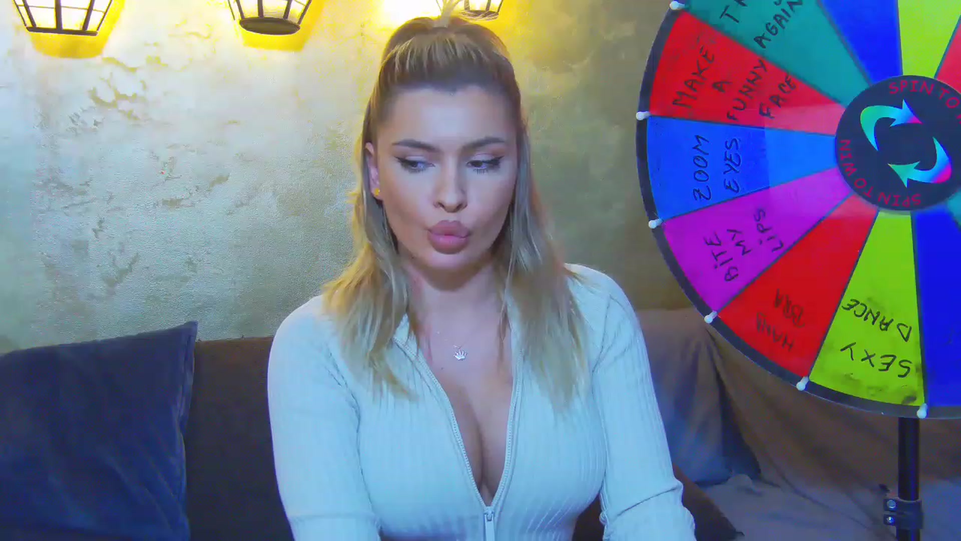 Gallery image thumbnail from EmilyLax's myfreecams stream on, 05/10/2023, 14:31 image 10 of 20