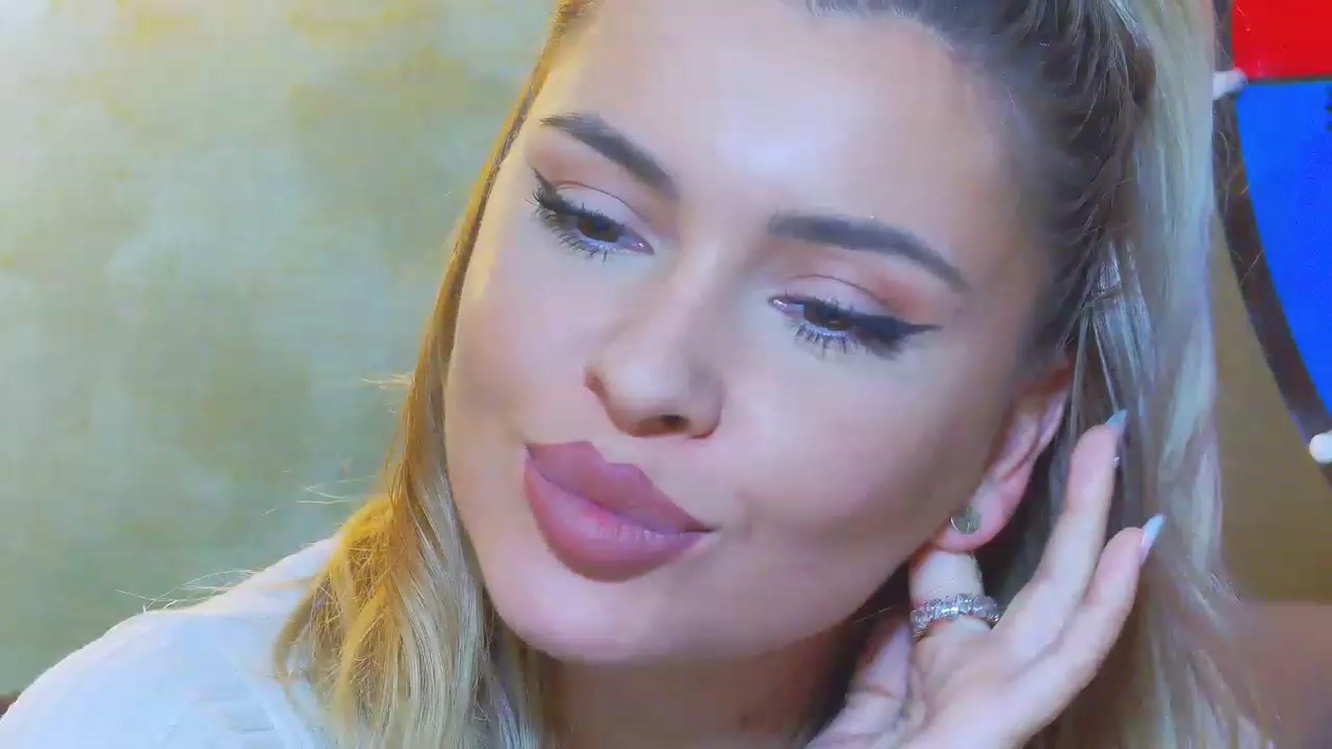 Gallery image thumbnail from EmilyLax's myfreecams stream on, 05/10/2023, 14:31 image 14 of 20