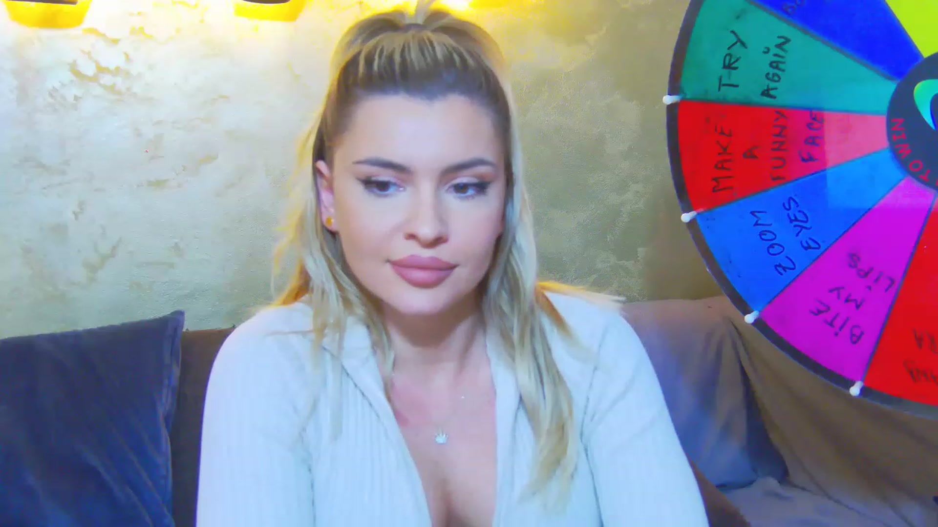 Gallery image thumbnail from EmilyLax's myfreecams stream on, 05/10/2023, 15:00 image 16 of 20