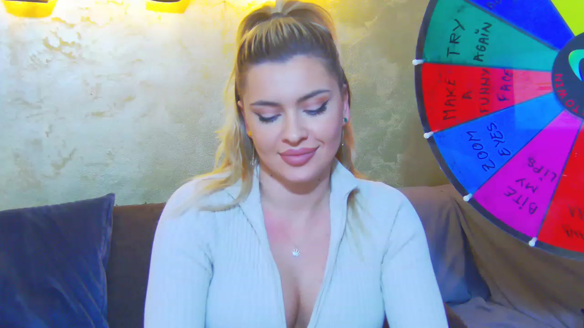 Gallery image thumbnail from EmilyLax's myfreecams stream on, 05/10/2023, 15:00 image 13 of 20