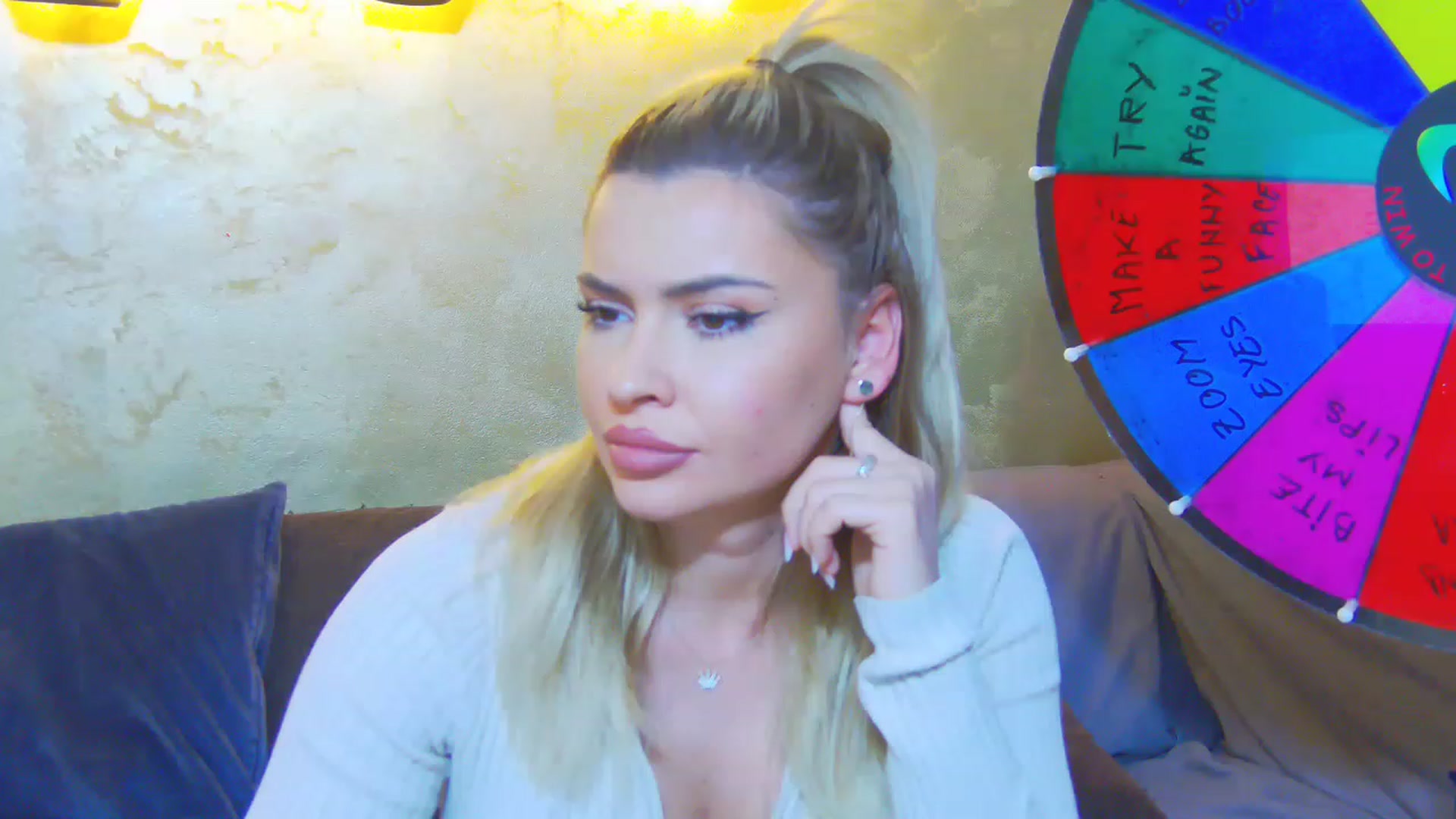 Gallery image thumbnail from EmilyLax's myfreecams stream on, 05/10/2023, 15:00 image 8 of 20