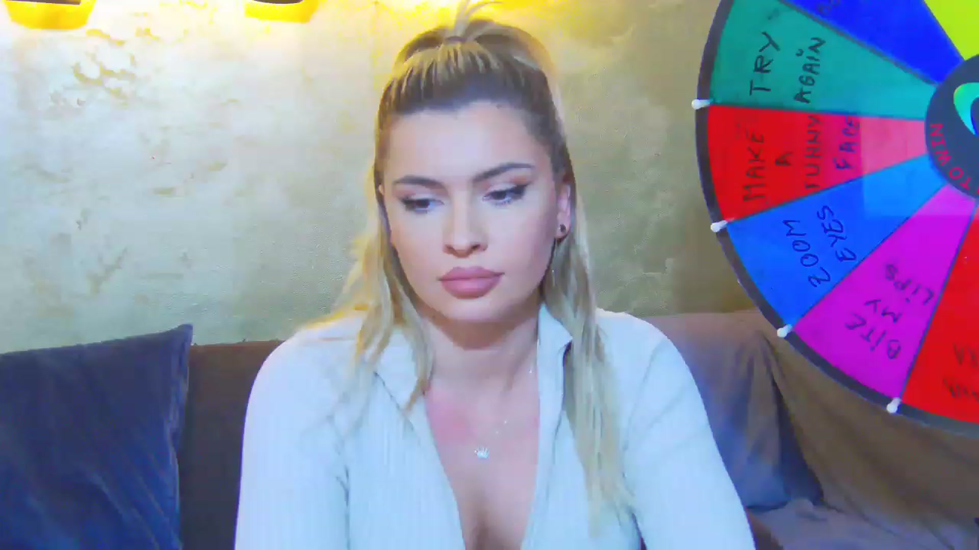 Gallery image thumbnail from EmilyLax's myfreecams stream on, 05/10/2023, 15:00 image 15 of 20
