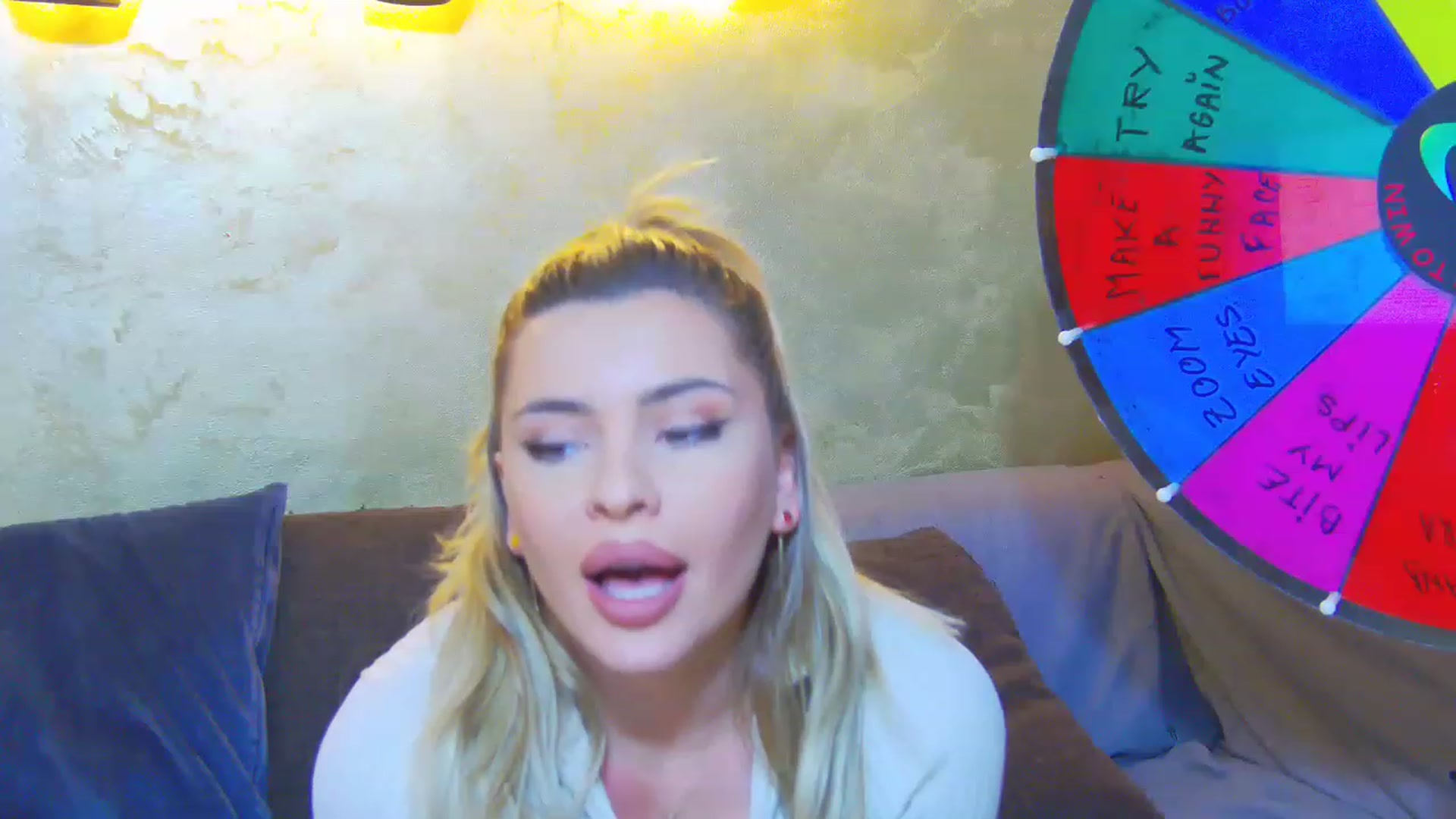 Gallery image thumbnail from EmilyLax's myfreecams stream on, 05/10/2023, 15:00 image 17 of 20