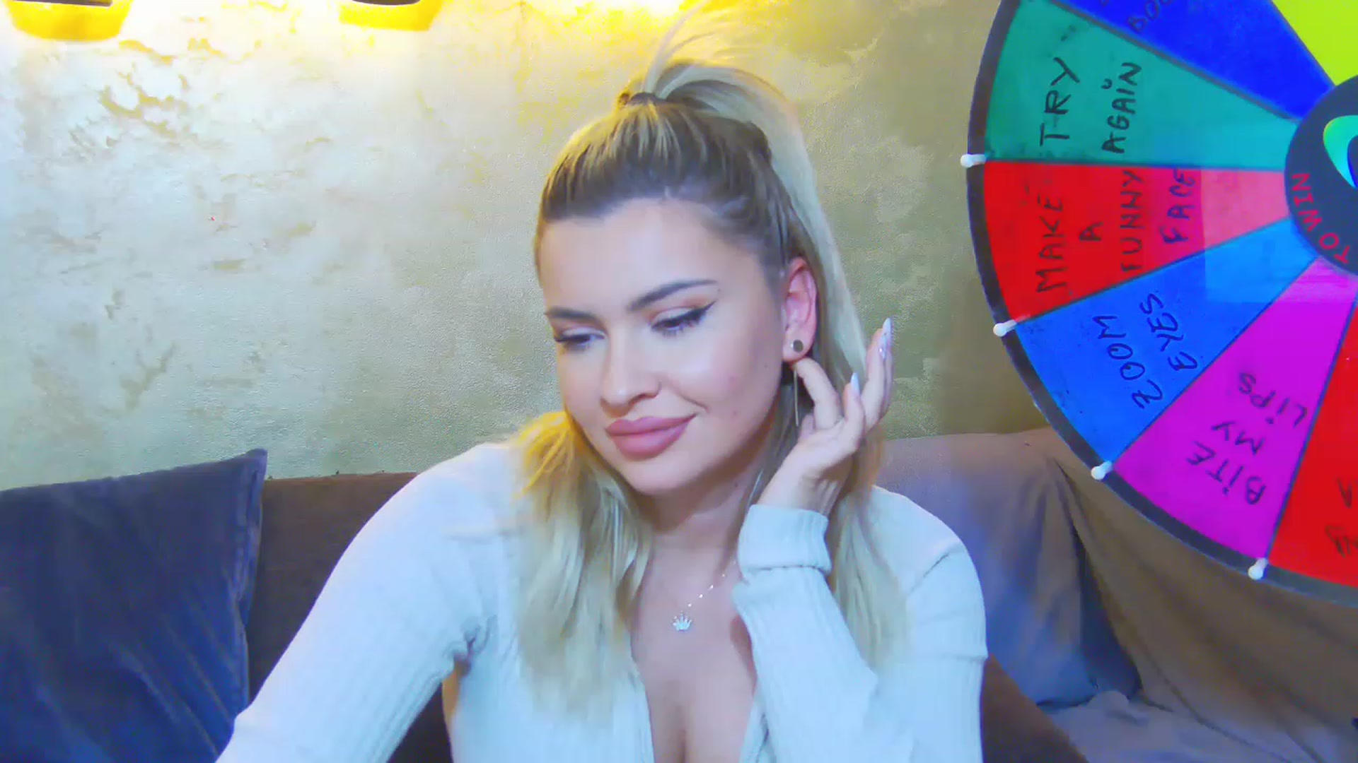 Gallery image thumbnail from EmilyLax's myfreecams stream on, 05/10/2023, 15:00 image 6 of 20
